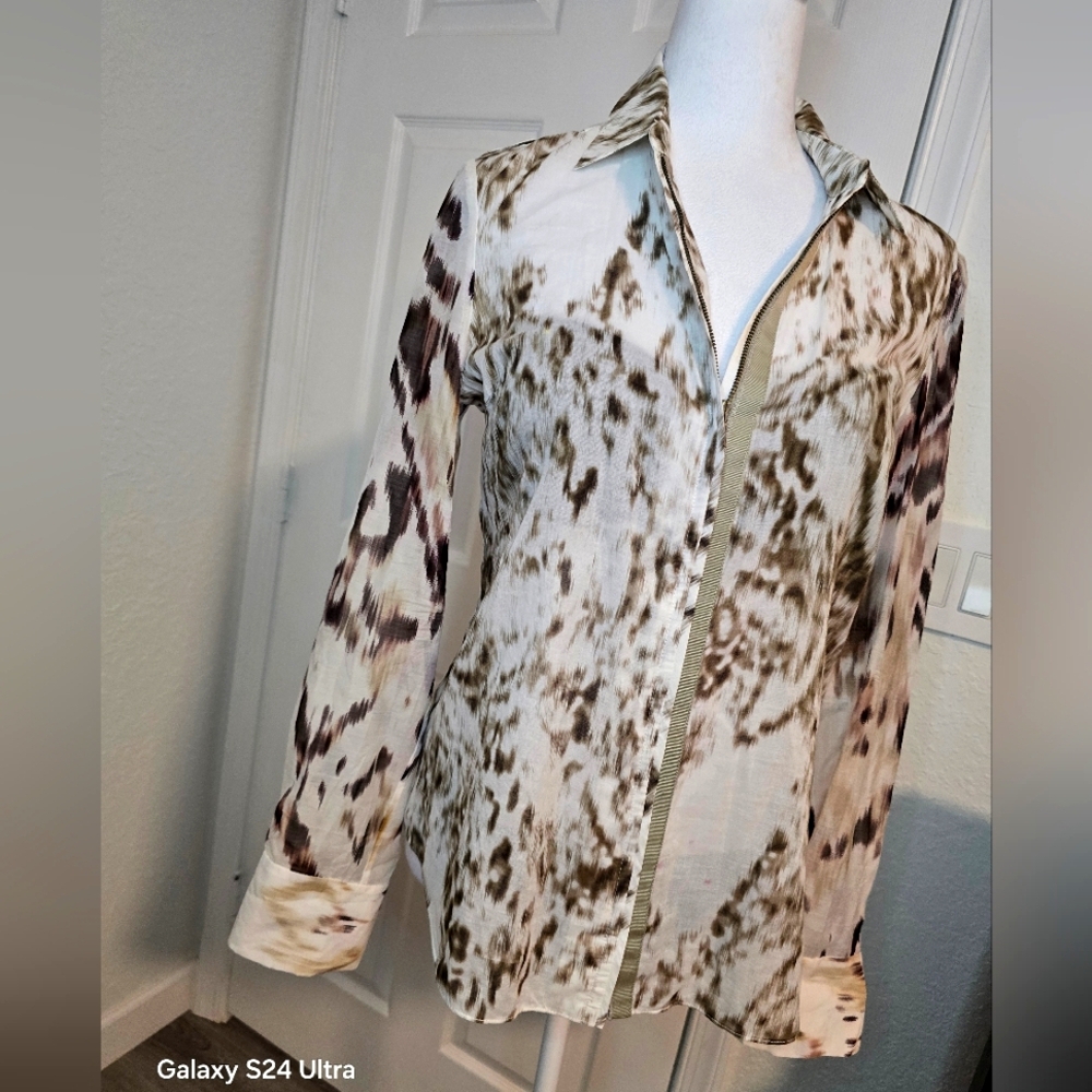 Elie Tahari Brown and Cream Patterned Blouse. Size S